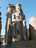 Louxor Temple Cour Ramses 2 0022